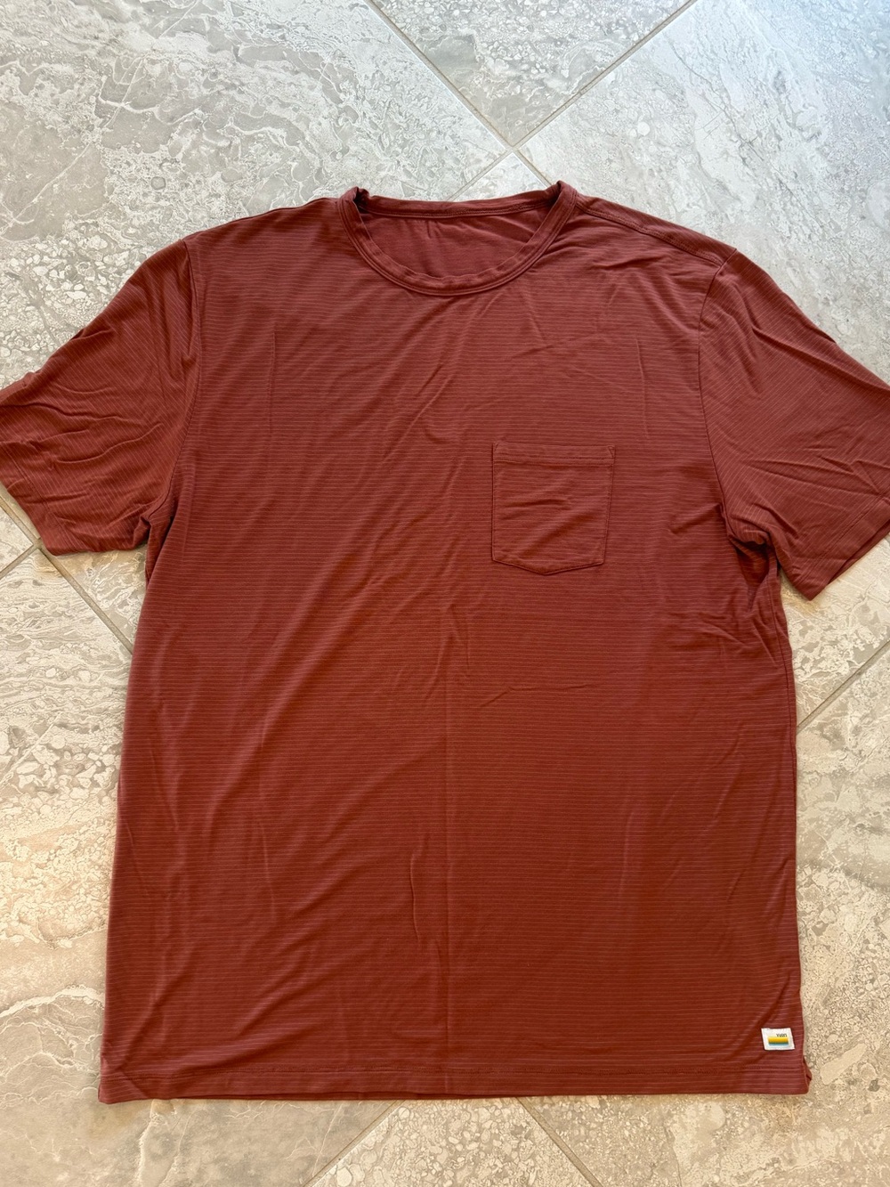 Vuori Men's Linear Tech Tee in Red Clay, size XL